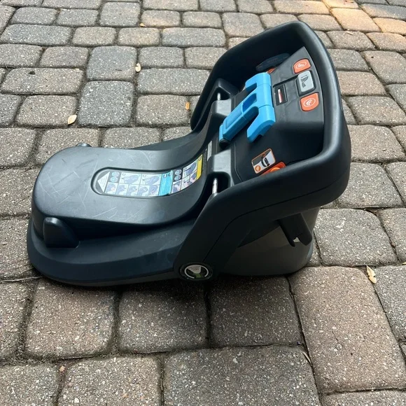 Uppababy Mesa Infant Car Seat Bases - Picture 5 of 5